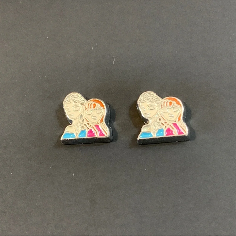Floating locket charm - Elsa and Anna charm